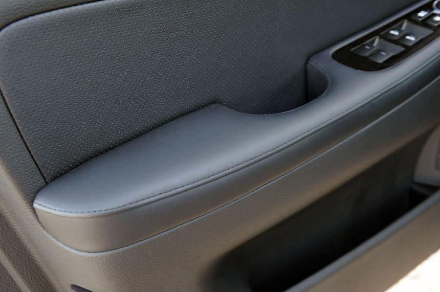  Hyundai Genesis 2012 года  (фото 4 из 73)